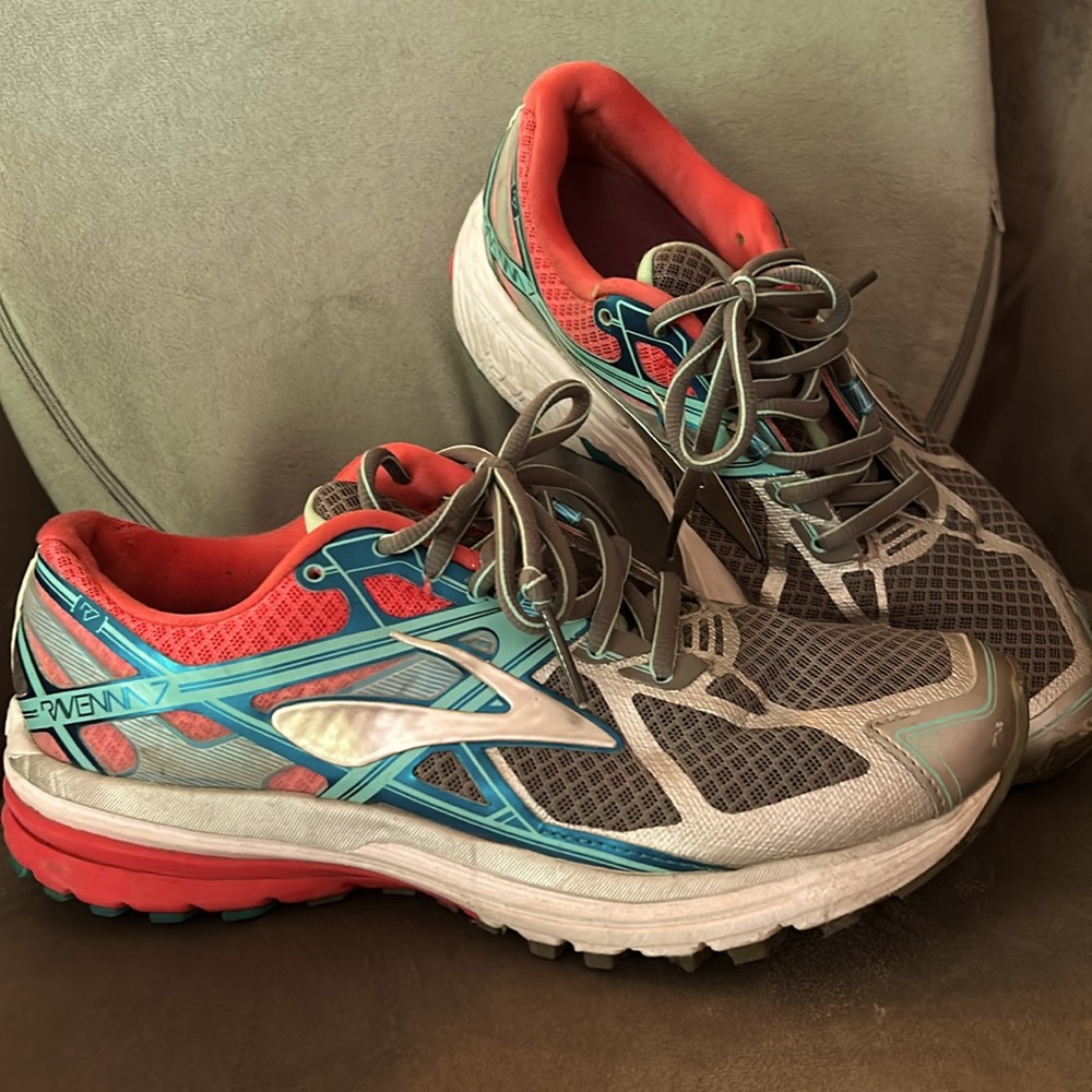 Brooks running shoes size 8